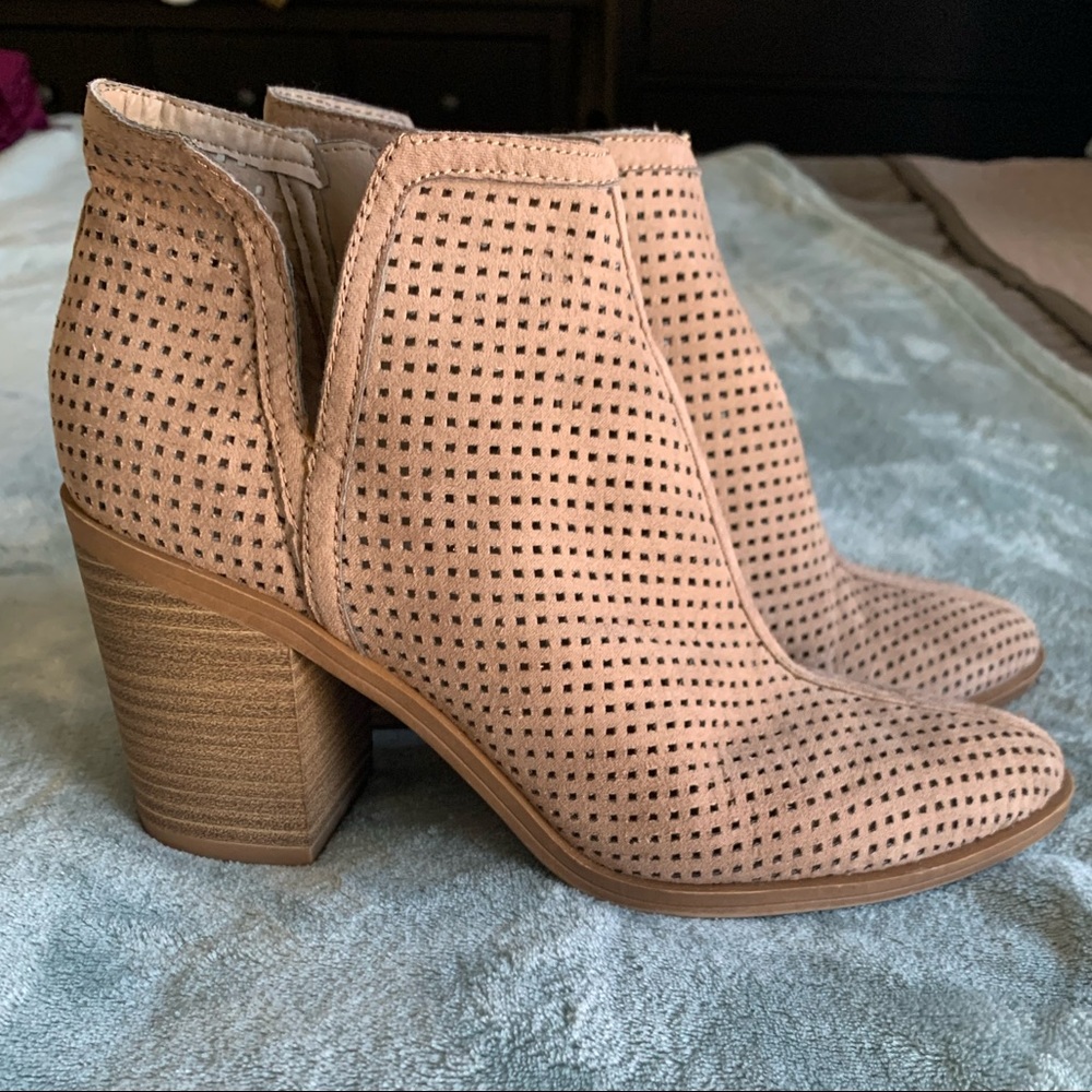 DV by Dolce Vita Ankle Bootie